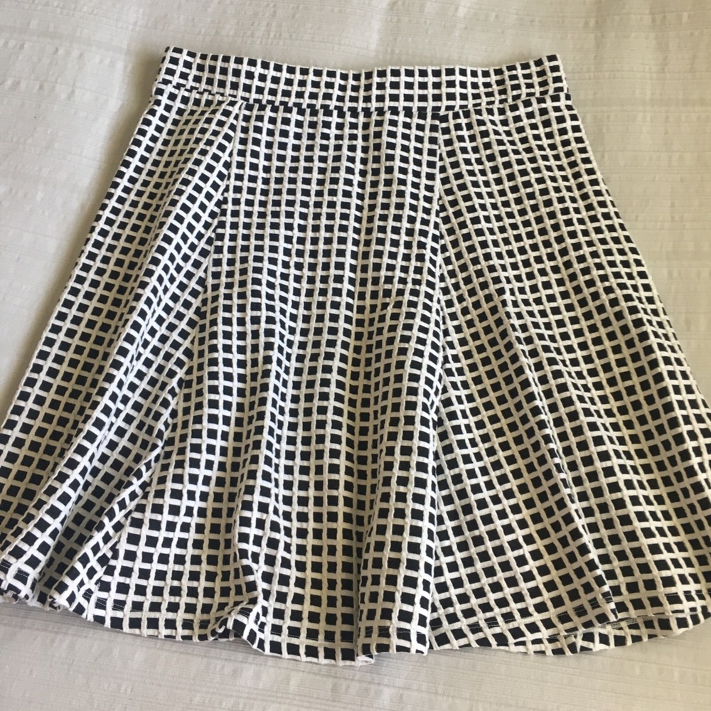 Black and White Flare Checkered Skirt